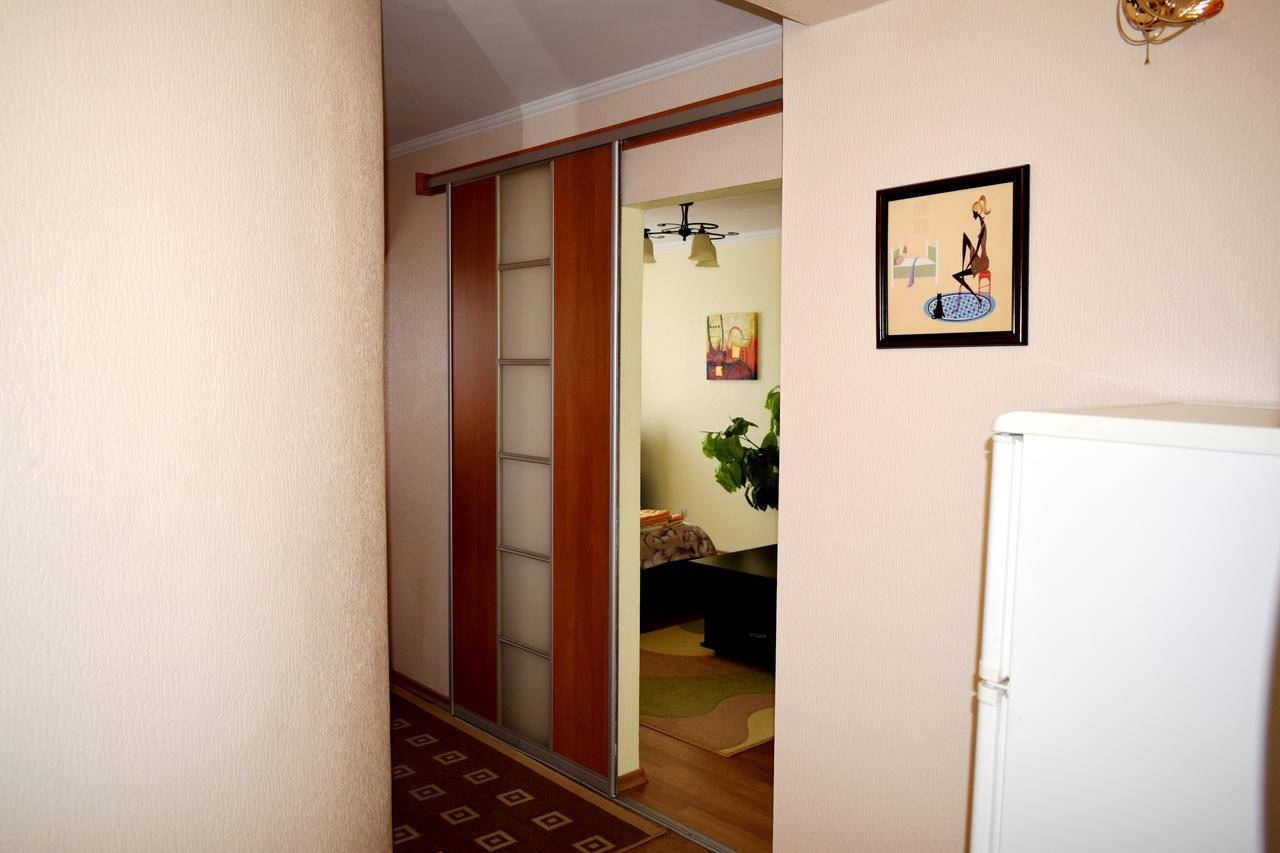 Apartment On Krushelnitskoy 73 Rivne Exterior photo